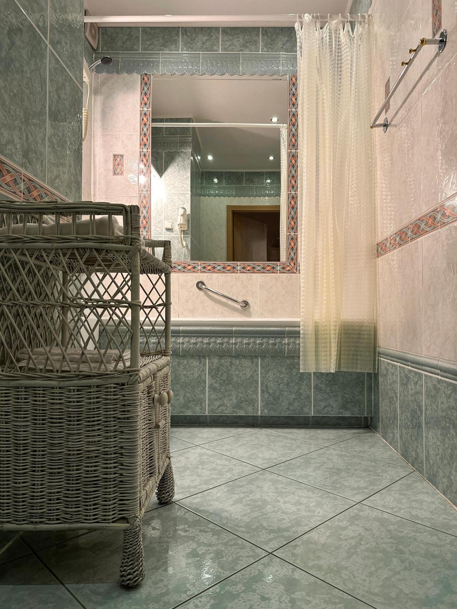 Straszny Dwor Hotel Chodziez Exterior photo