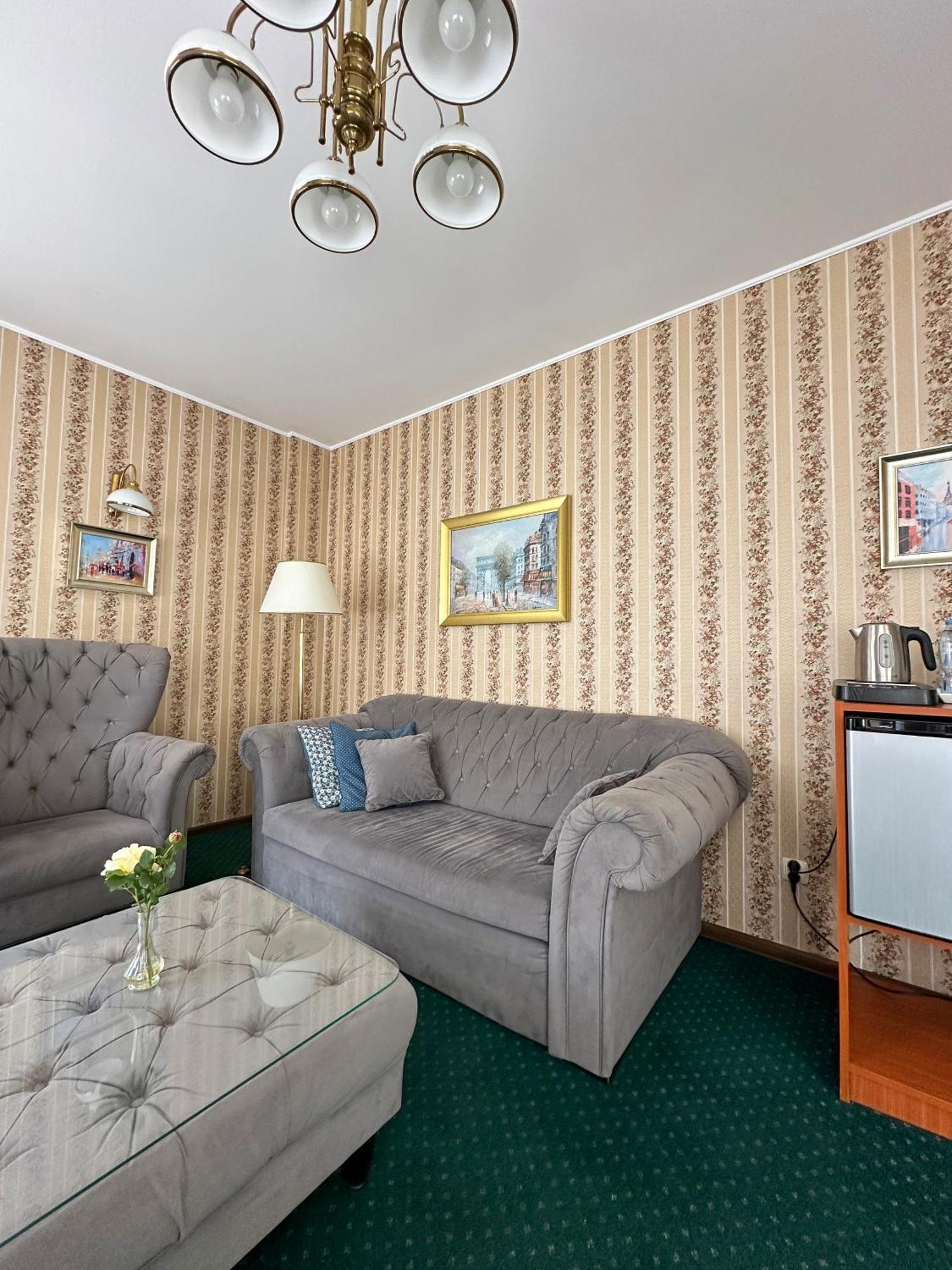 Straszny Dwor Hotel Chodziez Exterior photo
